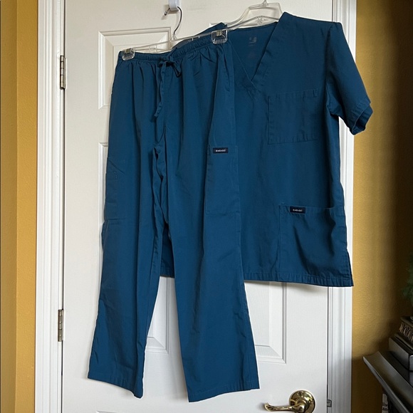 Dagacci scrub sets - Picture 1 of 9